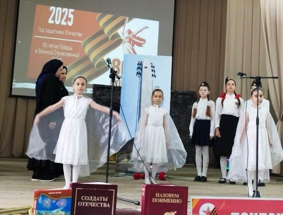 В Гунибском районе прошел конкурс художественного самодеятельного творчества "К подвигу героев сердцем прикоснись!"