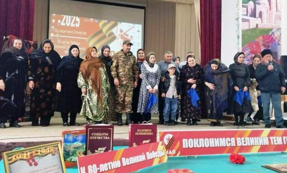 В Гунибском районе прошел конкурс художественного самодеятельного творчества "К подвигу героев сердцем прикоснись!"