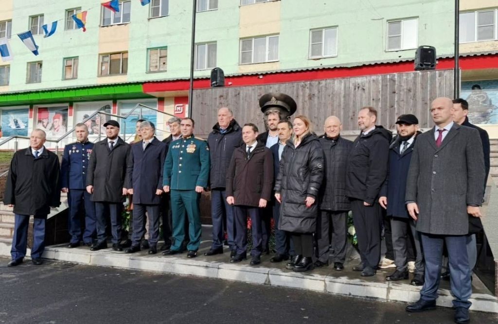 Глава района Расул Гусейнов принял участие в открытии памятника Магомеду Гаджиеву