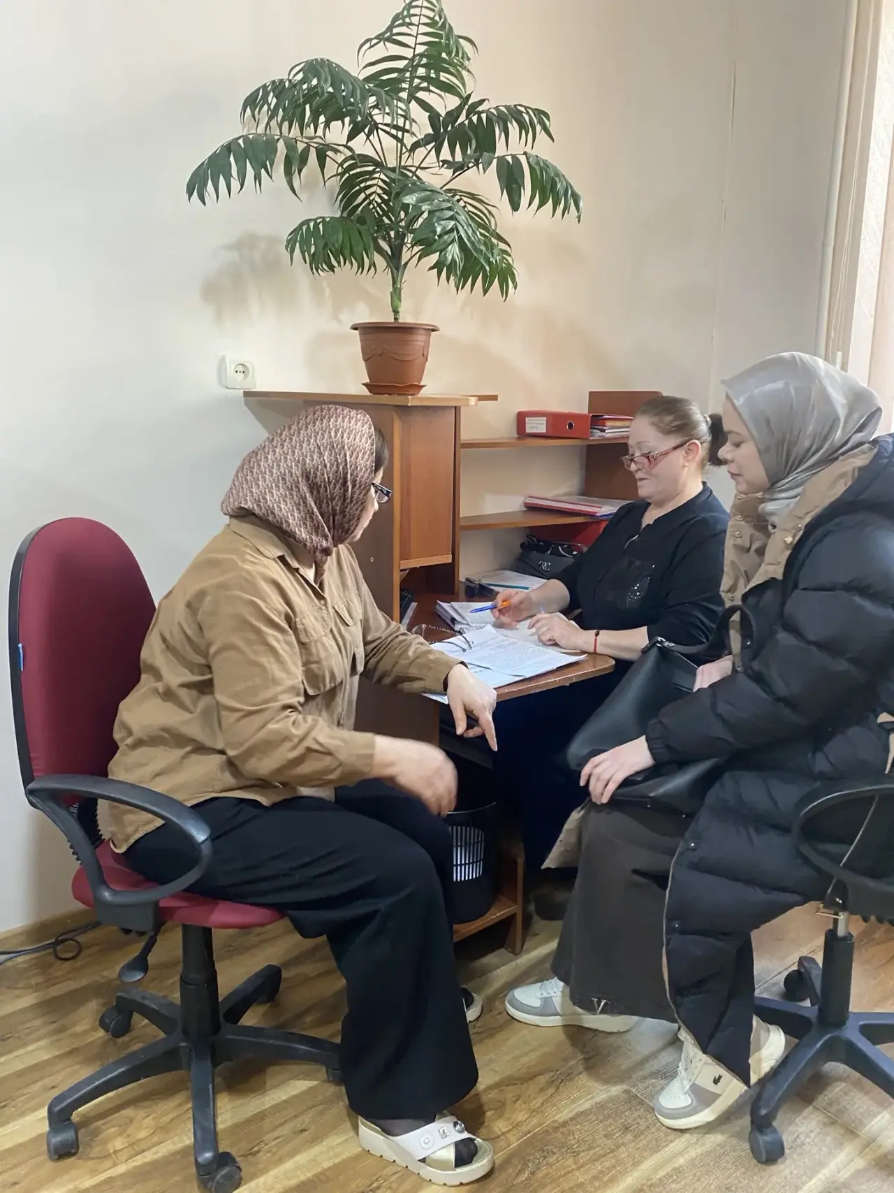 Специалисты УСЗН Гунибского района проконсультировали заявителя по услуге «Государственный социальный контракт