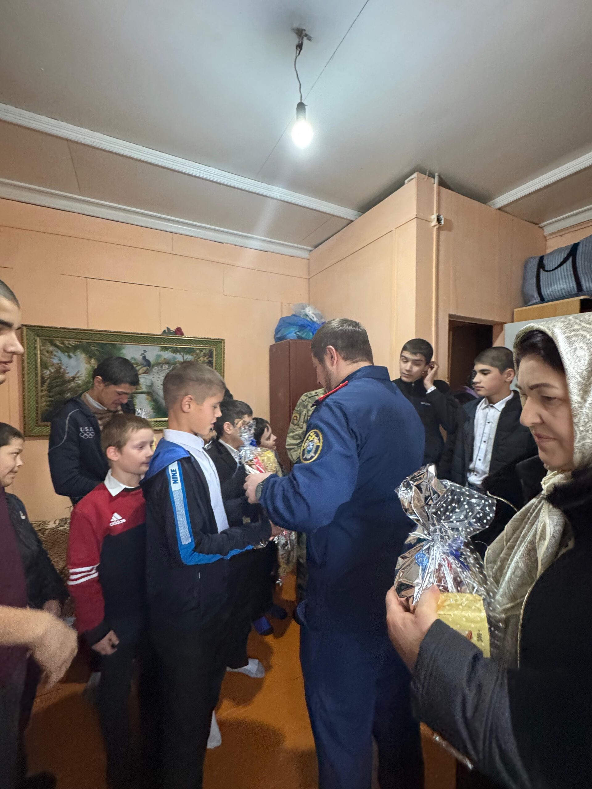 Поздравили детей-сирот с наступающим праздником.